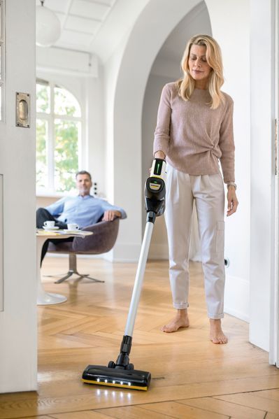 Вертикальный + ручной пылесос (2в1) Karcher VC 7 Cordless yourMax (1.198-710.0) 577550ua фото