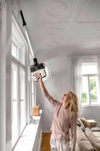 Вертикальный + ручной пылесос (2в1) Karcher VC 7 Cordless yourMax (1.198-710.0) 577550ua фото