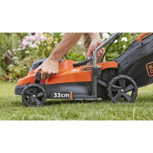 Газонокосилка аккумуляторная Black+Decker BCMW3336L1 530232ua фото