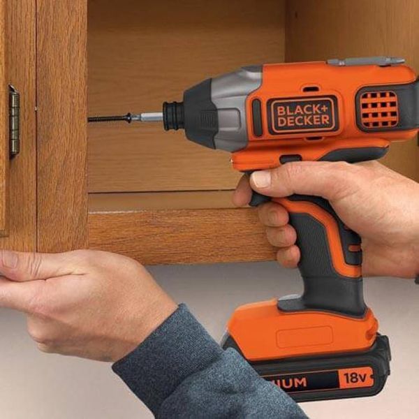 Гайкокрут Black+Decker BDCIM18N 530606ua фото