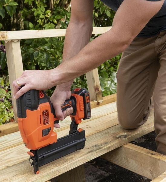 Пистолет гвоздозабивной Black+Decker BCNG01N 530157ua фото