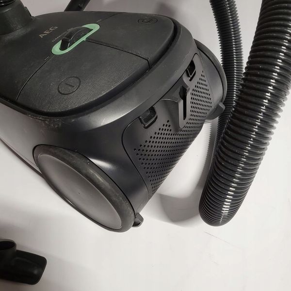 Пылесос с мешком AEG AB61C2ECO 548918 фото