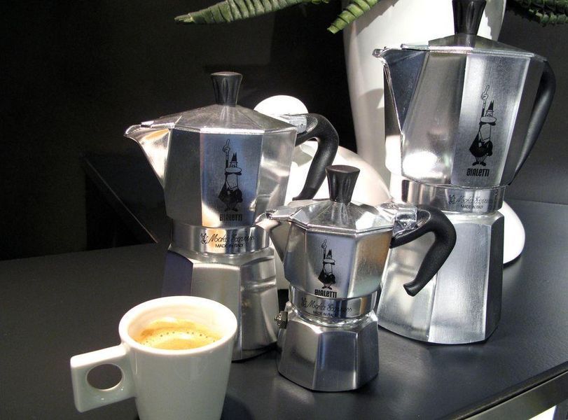 Кофеварка гейзерная Bialetti Moka Express 4TZ silver-black 290195 фото