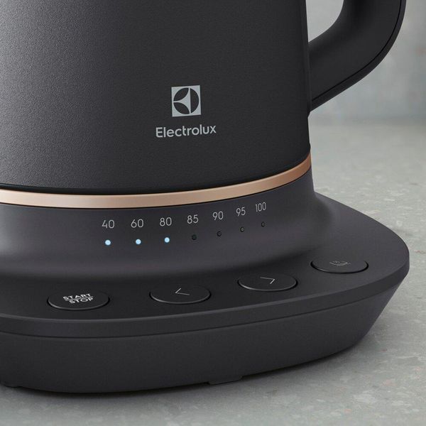 Електрочайник Electrolux E7K1-6BP 331030ua фото